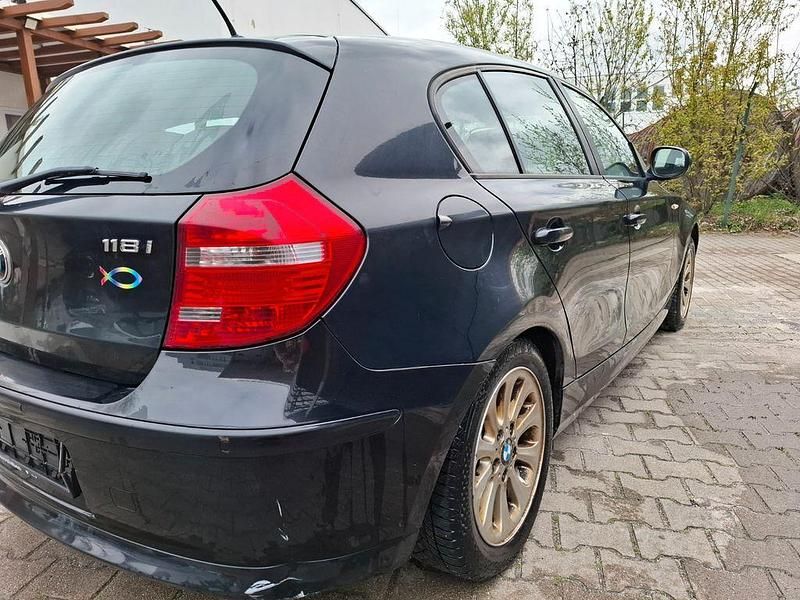 Gebraucht BMW 118 Sport Line 143 PS (105 kW) 2011 Schwarz Kleinwagen