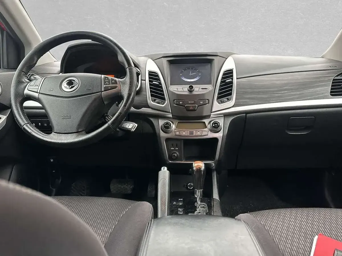 Gebraucht SsangYong Korando Quartz 178 PS (130 kW) 2016 Rot SUV