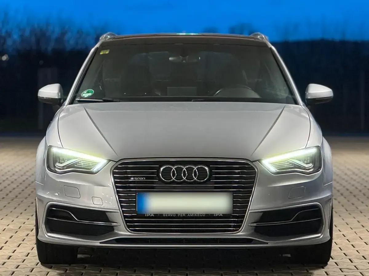 Gebraucht Audi A3 e-tron Comfort 204 PS (150 kW) 2015 Silber Kleinwagen