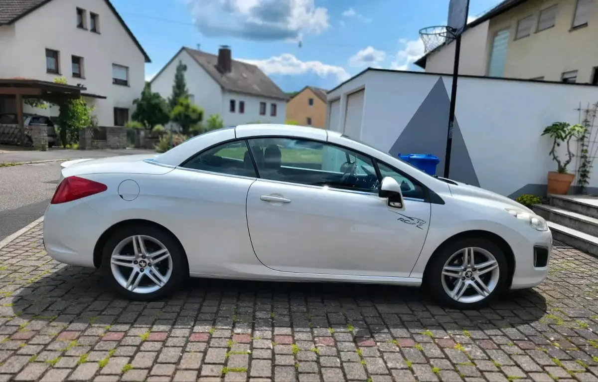 Gebraucht Peugeot 308 CC 120 PS (88 kW) 2012 Weiß Cabrio