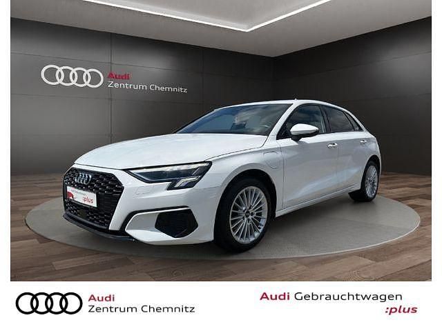 Ibisweiß Gebraucht 2022 Audi A3 Sportback e-tron Ambiente Limousine | 22.990 € (Fairer Preis) - Bild 1/4