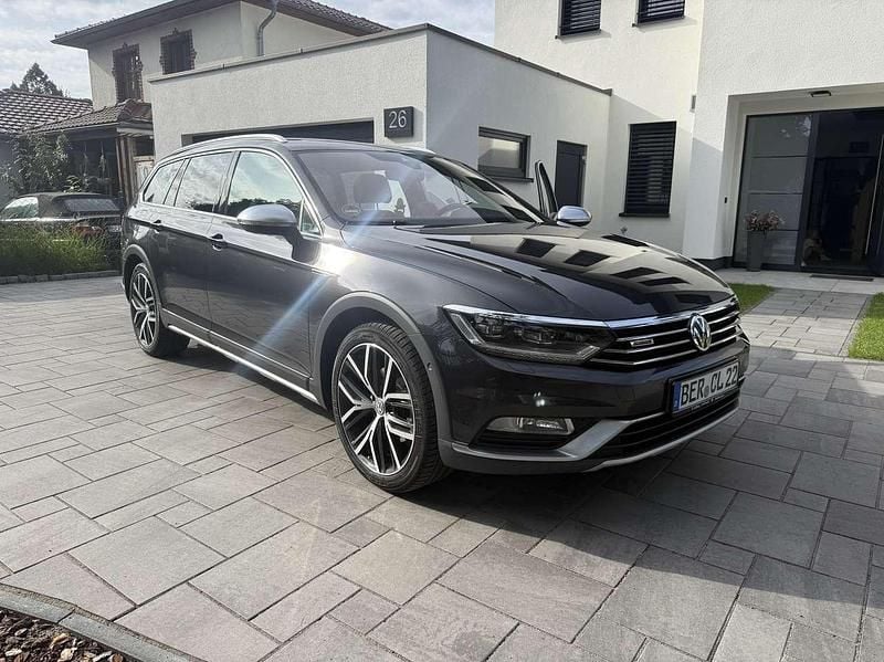 Grau Gebraucht 2019 VW Passat Alltrack Kombi | 17.500 € (Fairer Preis) - Bild 1/4