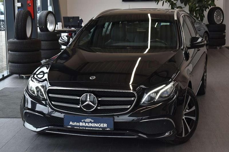 Obsidianschwarz Gebraucht 2019 Mercedes E300 Avantgarde Kombi | 25.950 € (Fairer Preis) - Bild 1/4