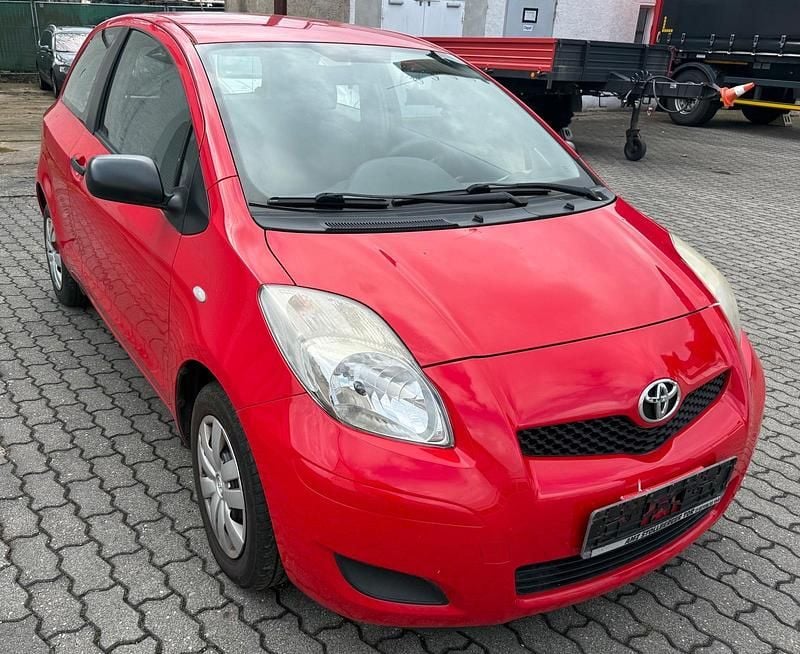 Gebraucht Toyota Yaris Basis 70 PS (51 kW) 2010 Rot Kleinwagen