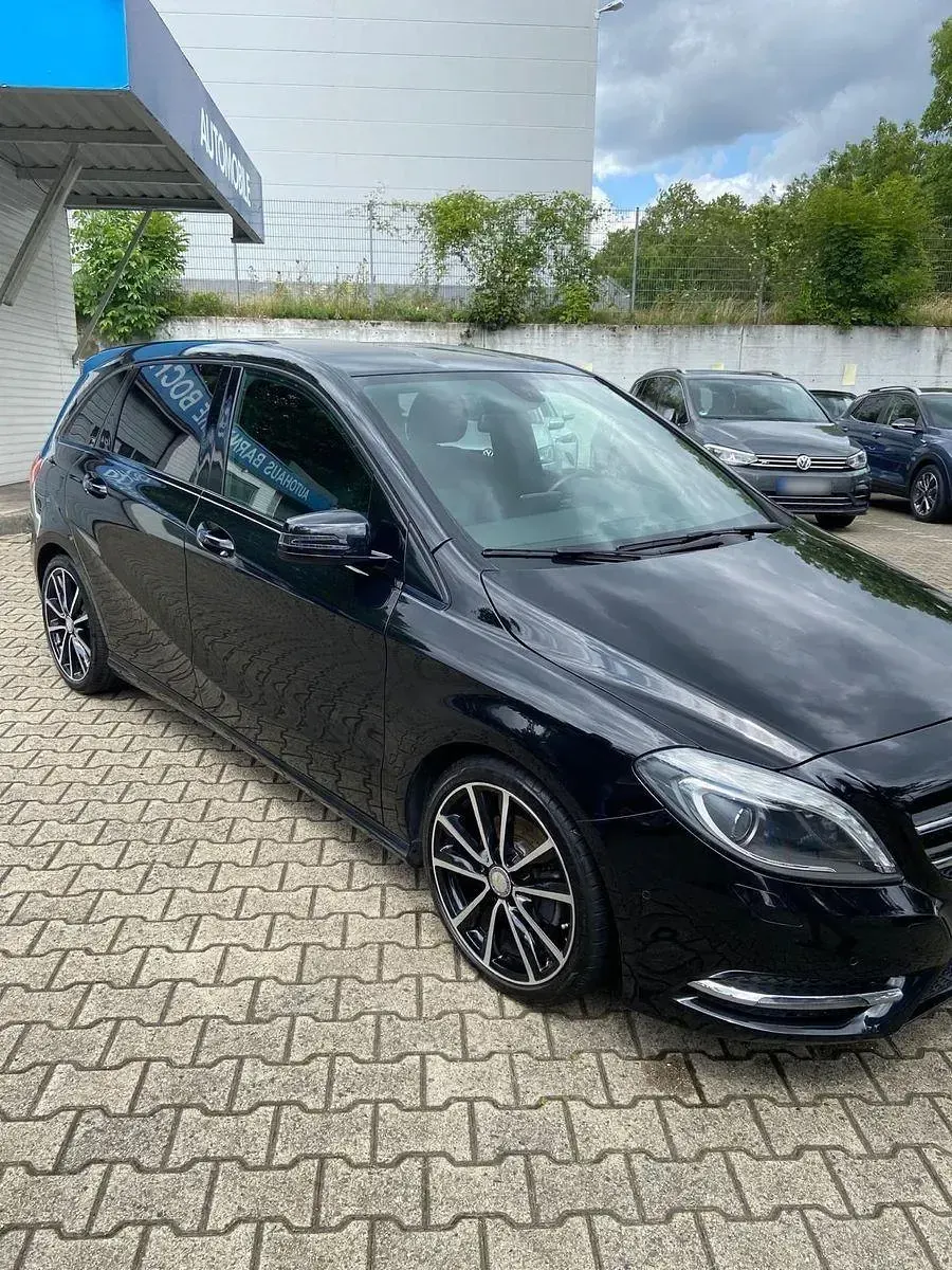 Gebraucht Mercedes B200 Edition 156 PS (114 kW) 2012 Schwarz Kleinwagen