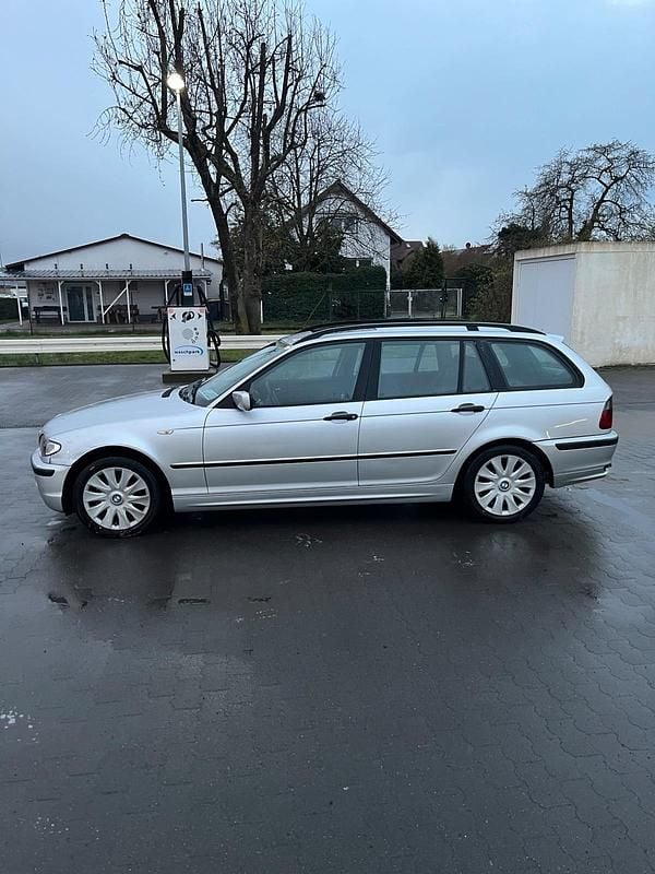 Gebraucht BMW 320 150 PS (110 kW) 2004 Grau Kombi