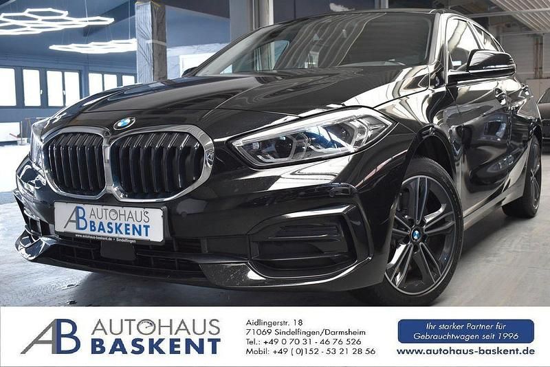 Schwarz Gebraucht 2022 BMW 120 Sport Line Kleinwagen | 24.890 € (Fairer Preis) - Bild 1/4