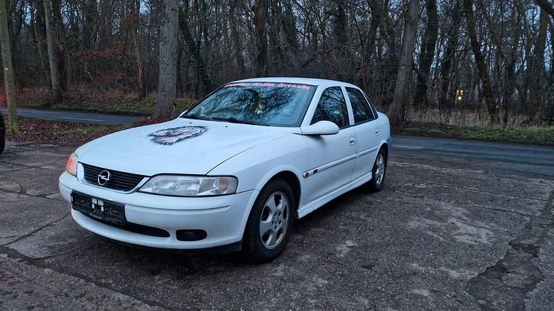 Gebraucht Opel Vectra Edition 101 PS (74 kW) 1999 Weiß Limousine