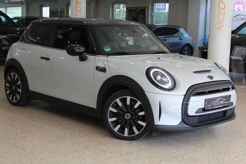 White silver metallic Gebraucht 2022 Mini Cooper SE Kleinwagen | 18.880 € (Fairer Preis) - Bild 1/4