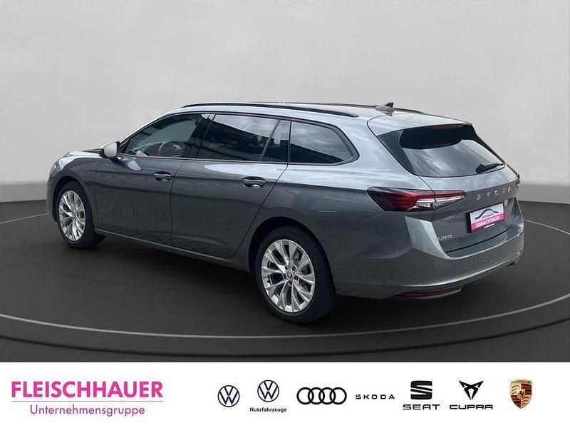Gebraucht Skoda Superb Selection 150 PS (110 kW) 2024 Graphite grau metallic Kombi