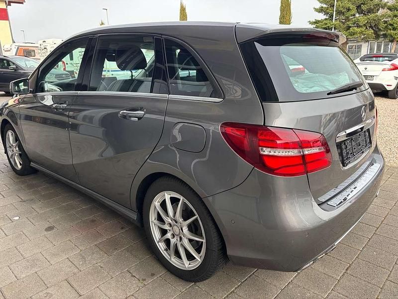 Gebraucht Mercedes B220 177 PS (130 kW) 2016 Grau Van / Kleinbus
