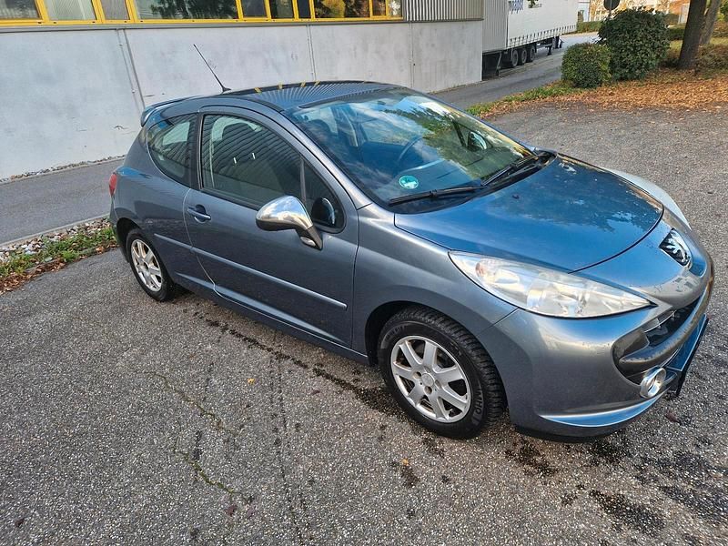 Gebraucht Peugeot 207 90 PS (66 kW) 2008 Blau Kleinwagen