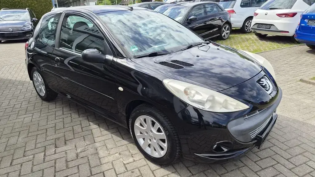 Gebraucht Peugeot 206+ Basis 75 PS (55 kW) 2009 Noir perla nera Kleinwagen