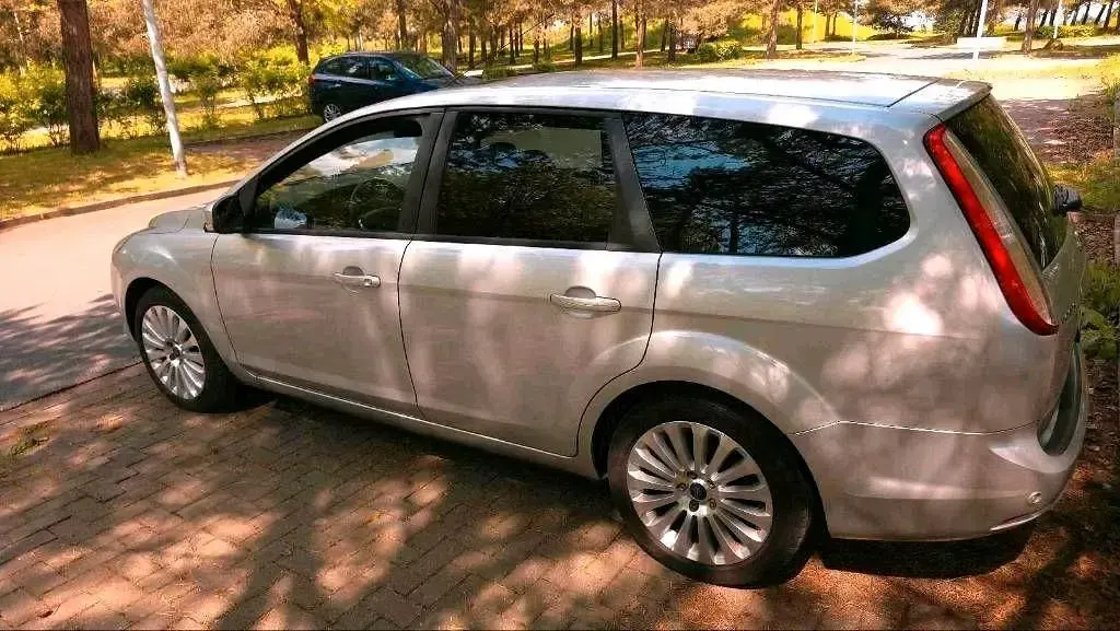 Gebraucht Ford Focus Titanium 2010 Grau Kombi