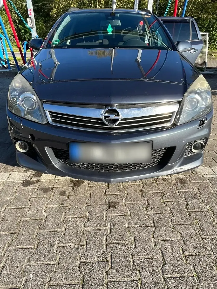Usata Opel Astra 120 CV (88 kW) 2008 Andere farben Station wagon