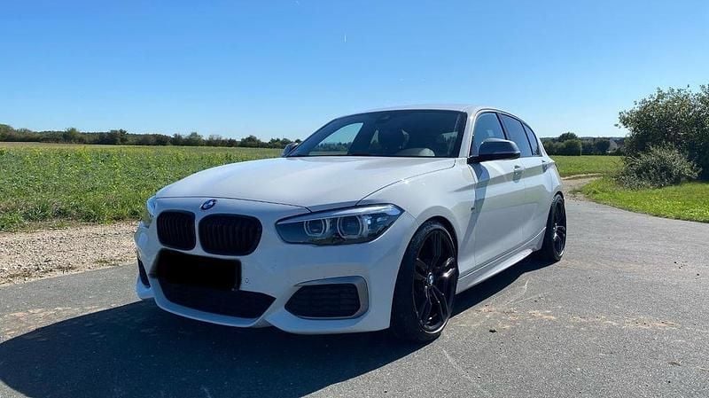 Weiß Gebraucht 2018 BMW M140 M Sport Limousine | 30.600 € (Fairer Preis) - Bild 1/4