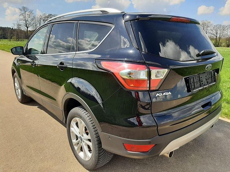 Gebraucht Ford Kuga Titanium 150 PS (110 kW) 2019 Shadow black SUV
