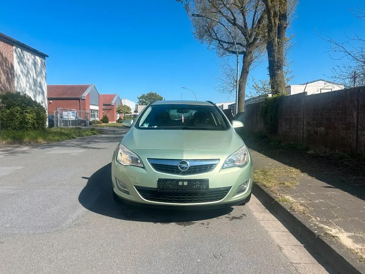 Second-hand Opel Astra 110 CP (80 kW) 2012 Verde Break