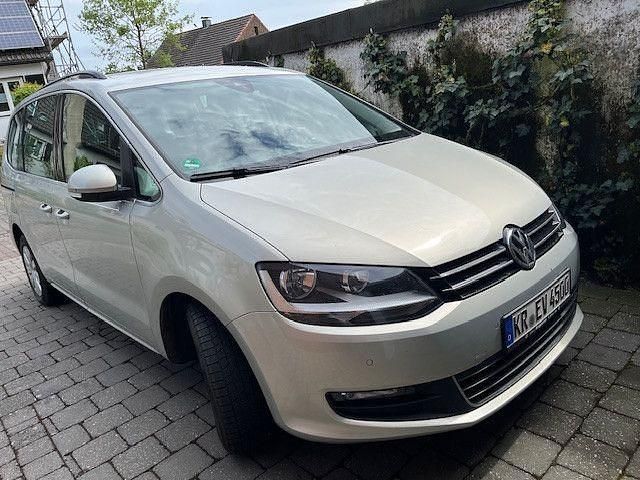 Silber Gebraucht 2014 VW Sharan Comfortline Van / Kleinbus | 17.000 € (Etwas zu teuer) - Bild 1/1