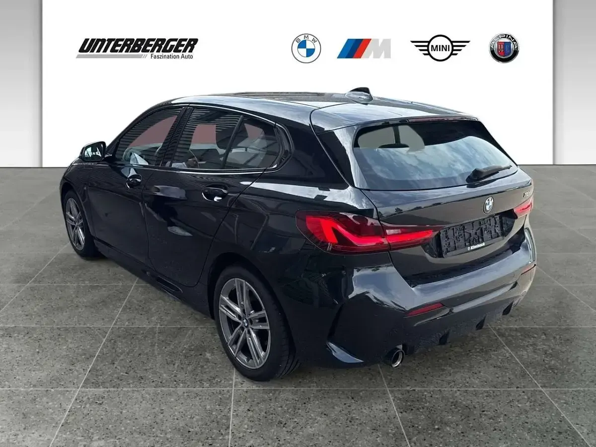 Gebraucht BMW 118 Performance 136 PS (100 kW) 2023 Saphirschwarz Limousine