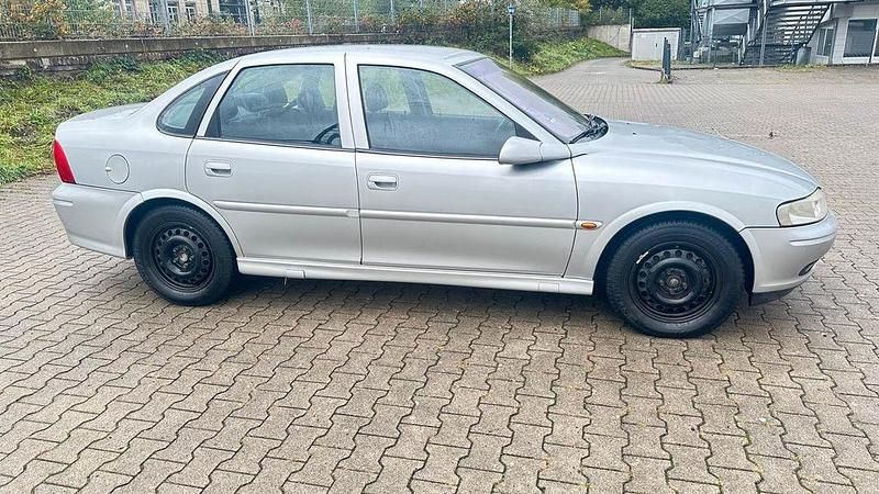 Gebraucht Opel Vectra Edition 125 PS (91 kW) 2001 Silber Limousine