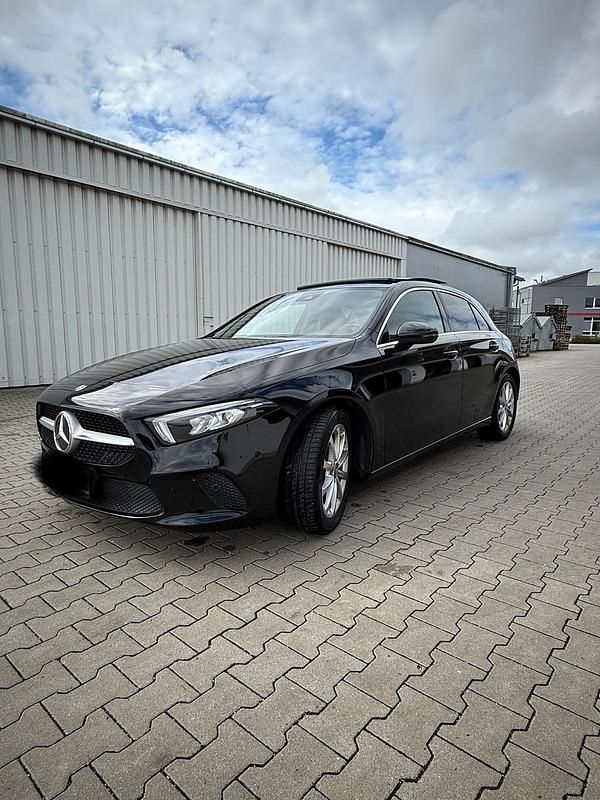 Gebraucht Mercedes A200 Progressive 150 PS (110 kW) 2019 Schwarz Limousine
