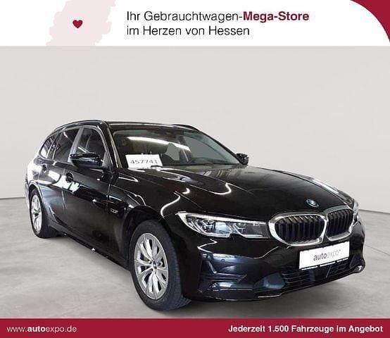 Schwarz Gebraucht 2022 BMW 330e Advantage Kombi | 28.590 € (Superpreis) - Bild 1/4