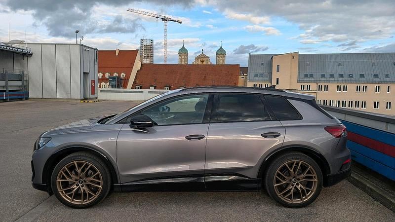 Gebraucht Audi Q4 e-tron Edition .1 219 kW (299 PS) 2021 Grau SUV