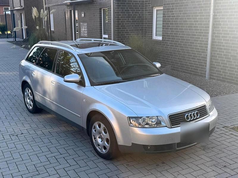 Silber Gebraucht 2003 Audi A4 Kombi | 2.700 € (Etwas zu teuer) - Bild 1/4
