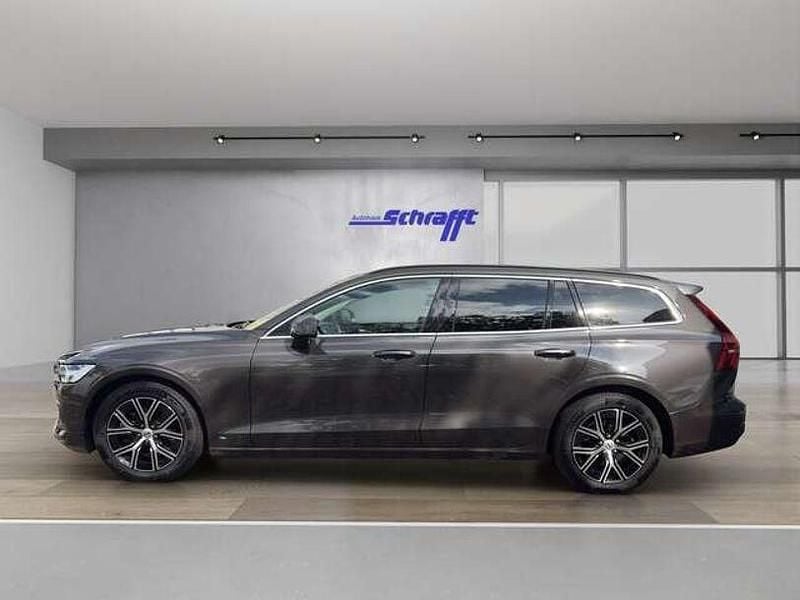 Gebraucht Volvo V60 Core 197 PS (144 kW) 2024 Platinum grey / metallic Kombi