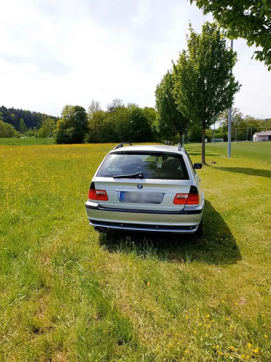 Gebraucht BMW 318 136 PS (100 kW) 2005 Grau Kombi