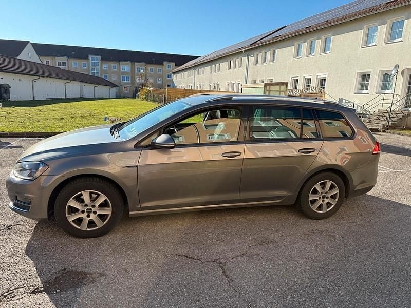 Gebraucht VW Golf VII LOUNGE 110 PS (80 kW) 2016 Braun Kombi