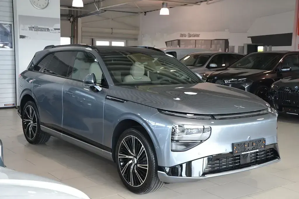 Neu XPENG G9 258 kW (351 PS) 2026 Grau SUV