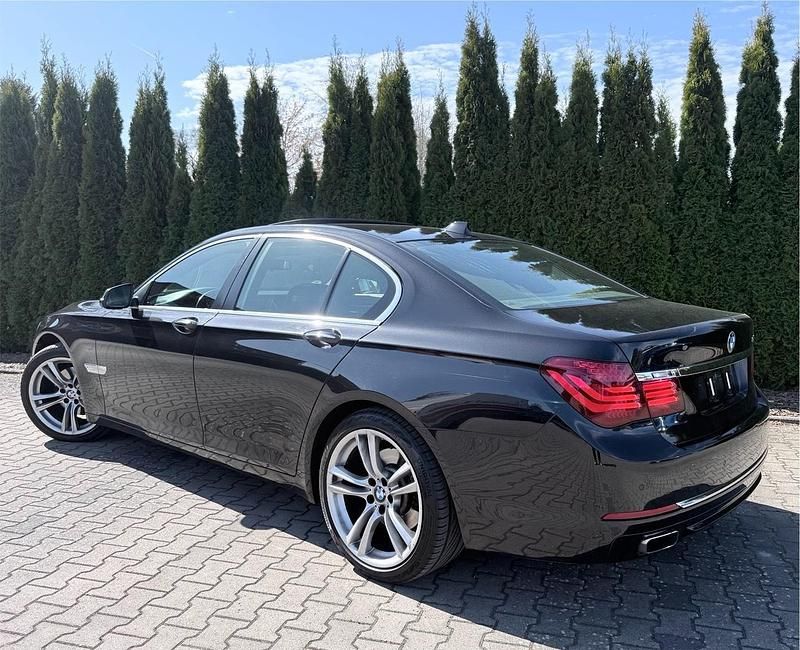 Gebraucht BMW 740 313 PS (230 kW) 2013 Schwarz Limousine