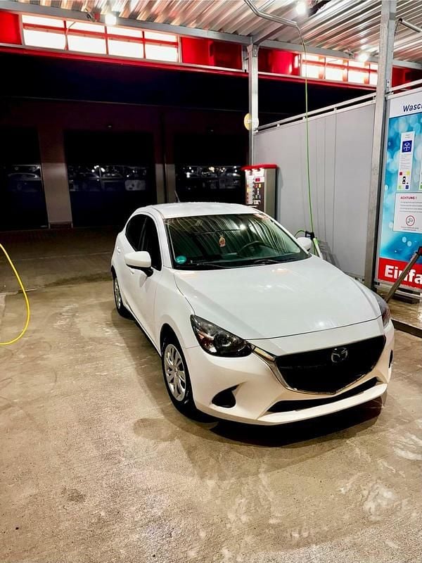 Weiß Gebraucht 2018 Mazda 2 Kleinwagen | 8.350 € (Fairer Preis) - Bild 1/4