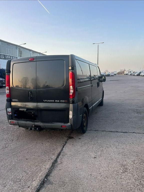 Gebraucht Opel Vivaro 145 PS (106 kW) 2011 Grau Van / Kleinbus