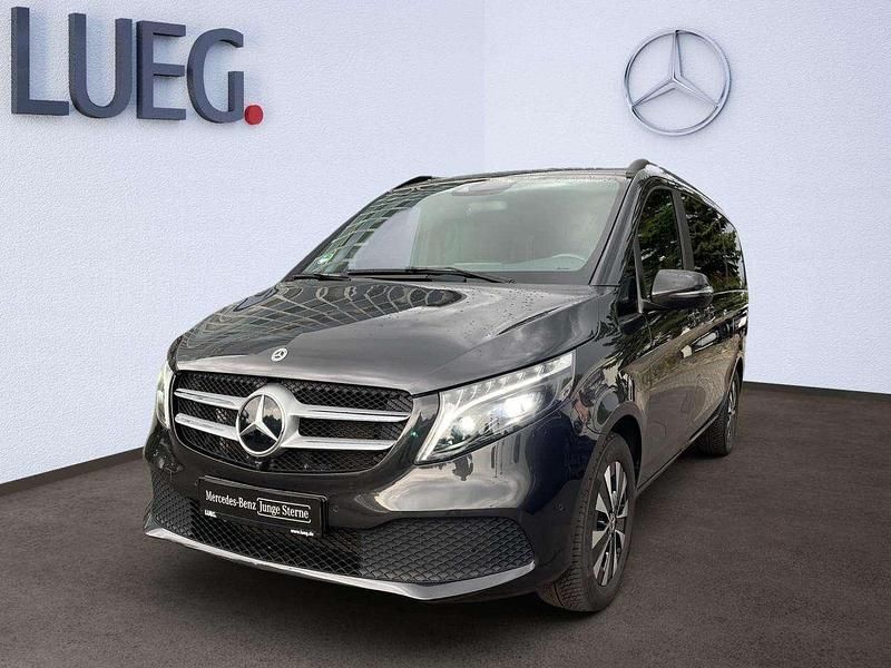 Graphitgrau metallic Gebraucht 2024 Mercedes V300 Van / Kleinbus | 68.785 € (Superpreis) - Bild 1/4