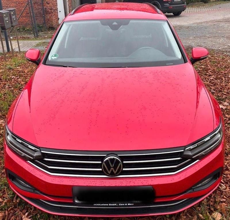 Rot Gebraucht 2022 VW Passat Pro Kombi | 16.900 € (Fairer Preis) - Bild 1/4