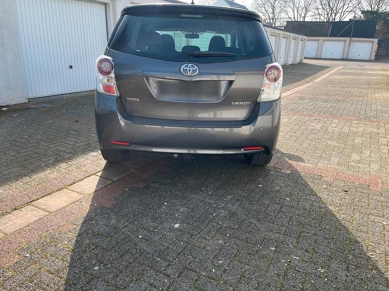 Gebraucht Toyota Verso 176 PS (129 kW) 2011 Grau Van / Kleinbus