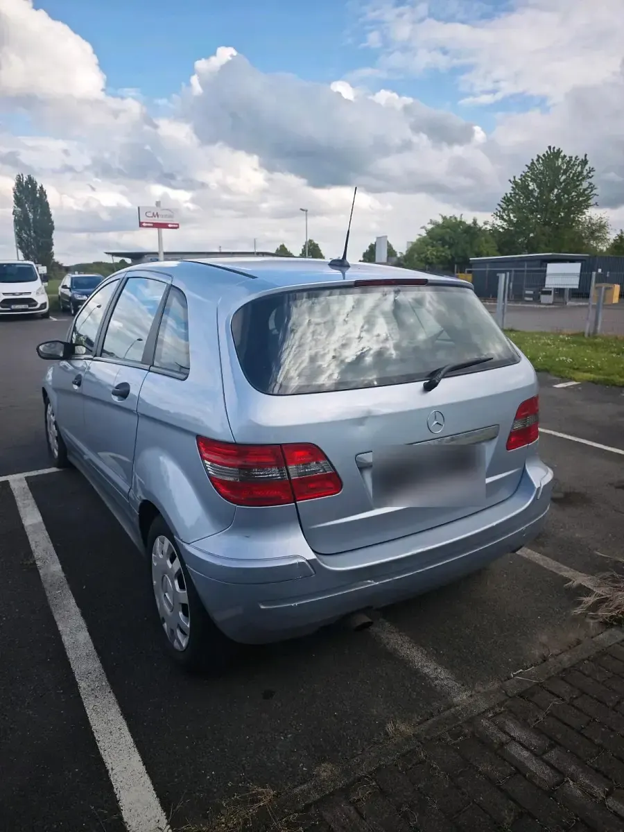 Gebraucht Mercedes B180 107 PS (78 kW) 2006 Silber Van / Kleinbus