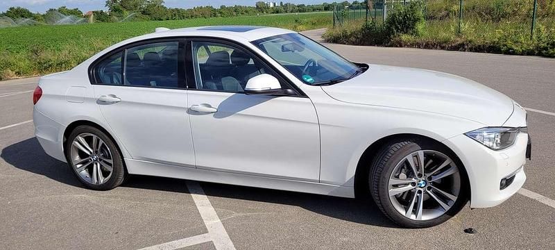 Gebraucht BMW 335 306 PS (225 kW) 2012 Weiß Limousine