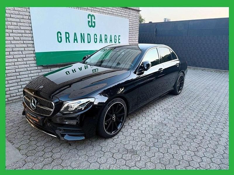Schwarz Gebraucht 2017 Mercedes E220 Sport Limousine | 24.649 € (Fairer Preis) - Bild 1/4
