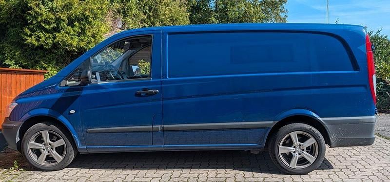 Blau Gebraucht 2012 Mercedes Vito Van / Kleinbus | 8.750 € (Fairer Preis) - Bild 1/4