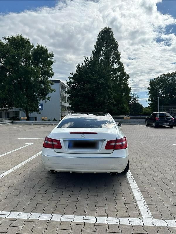 Gebraucht Mercedes E350 231 PS (169 kW) 2009 Weiß Coupé