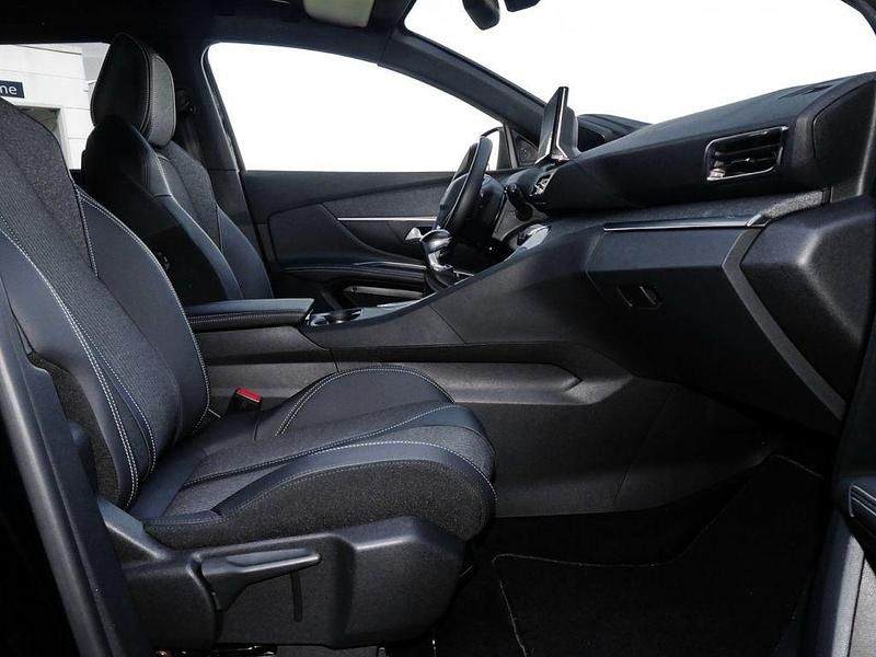 Gebraucht Peugeot 5008 Allure 131 PS (96 kW) 2023 Schwarz Van / Kleinbus