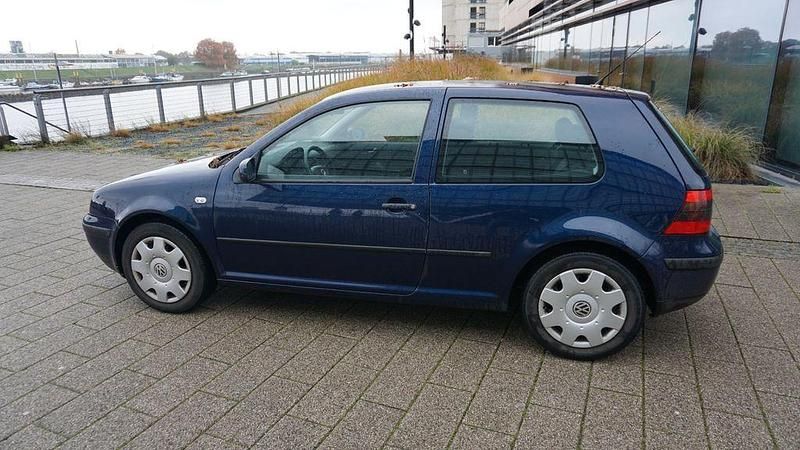 Gebraucht VW Golf IV Edition 75 PS (55 kW) 2000 Blau Limousine