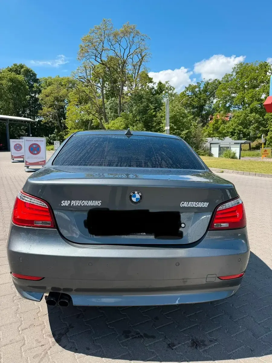 Gebraucht BMW 525 176 PS (129 kW) 2006 Grau Limousine