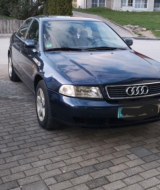Blau Gebraucht 1997 Audi A4 Limousine | 750 € - Bild 1/3