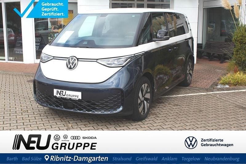 Candyweiß/ starlight blue met Gebraucht 2023 VW ID. Buzz Pro Van / Kleinbus | 43.679 € (Superpreis) - Bild 1/4