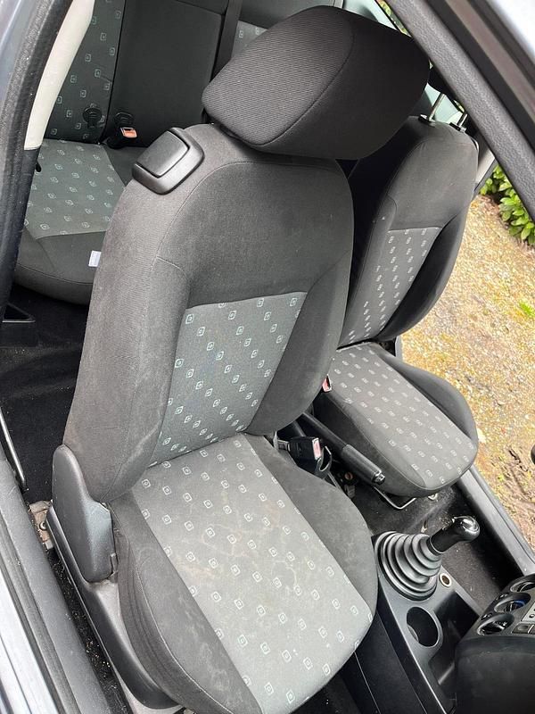 Gebraucht Ford Fiesta 60 PS (44 kW) 2005 Grau Kleinwagen